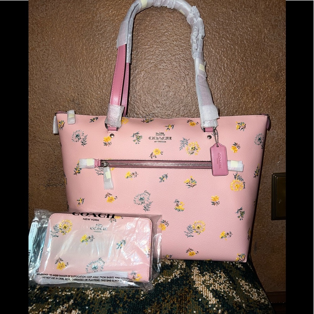 Sale Coach Tote & Wallet with Dandelion Floral Print